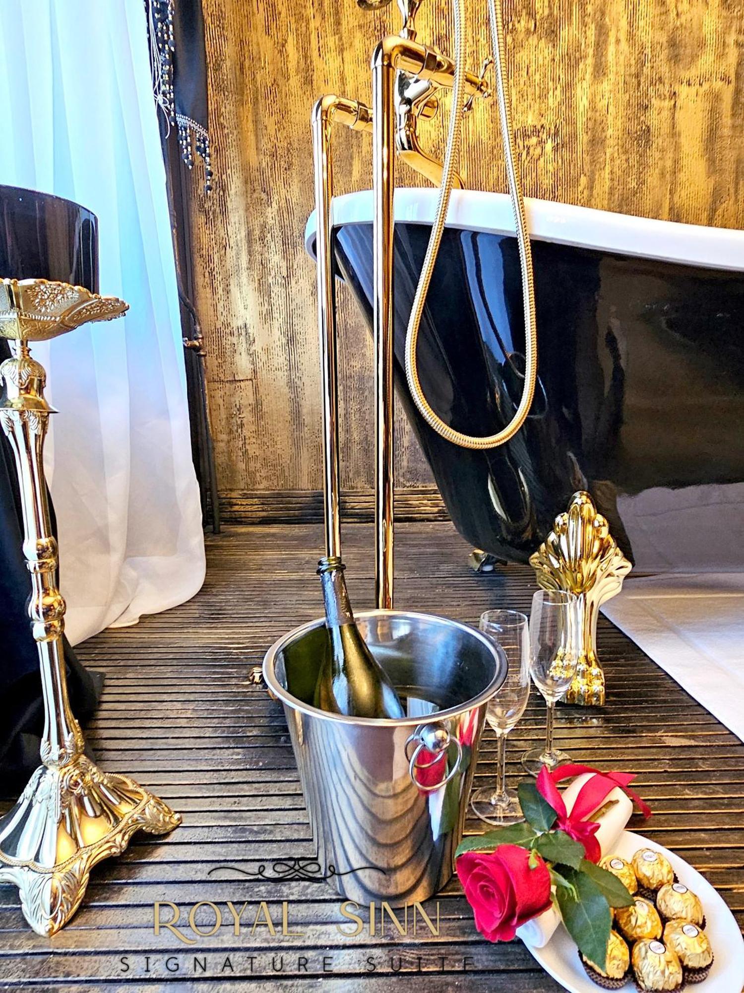 Royal Sinn Signature Suite Bukarest Eksteriør billede